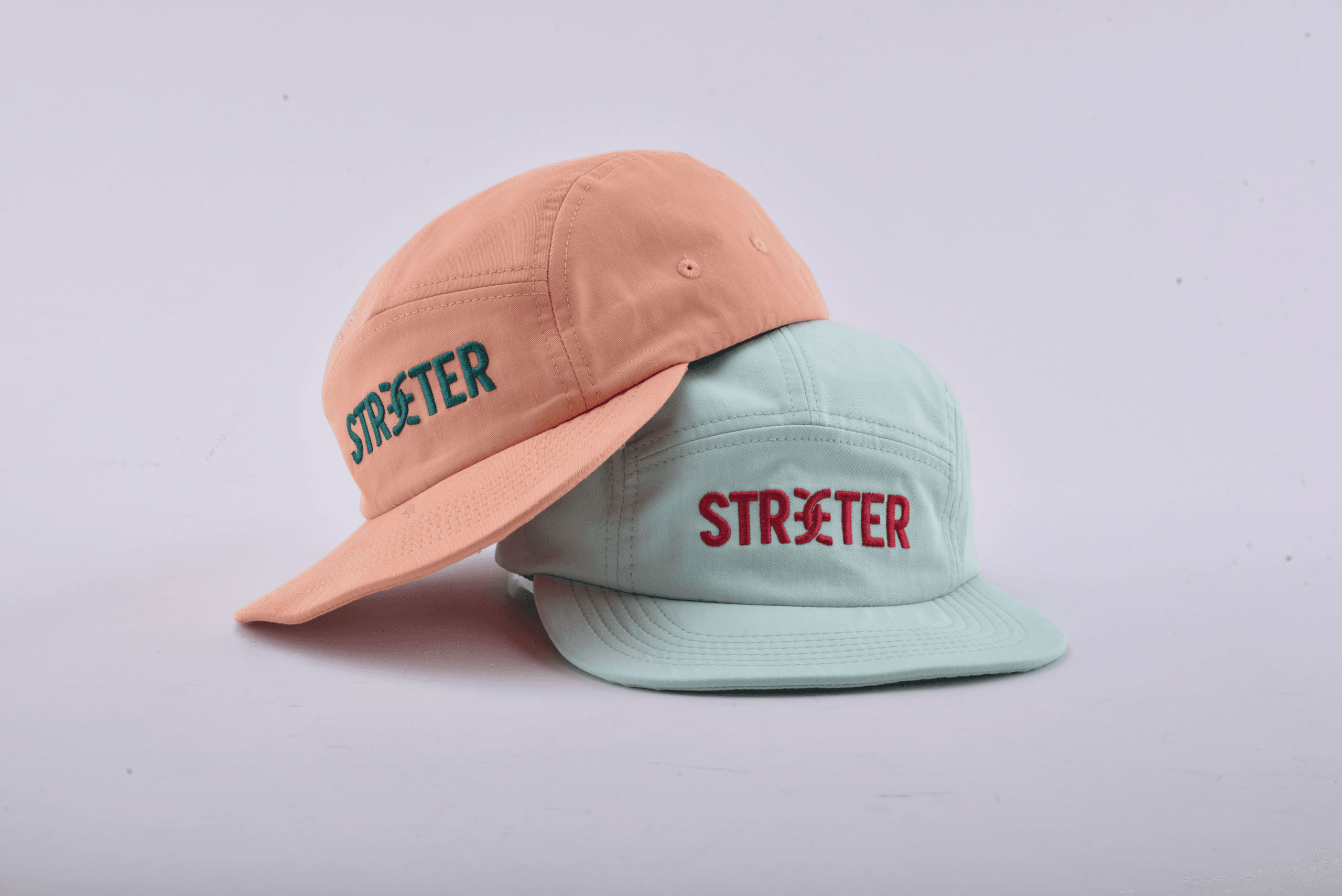 Ideias DIY para chapéu de camionista branco e azul - Aungcrown.com, image size:2560x1709