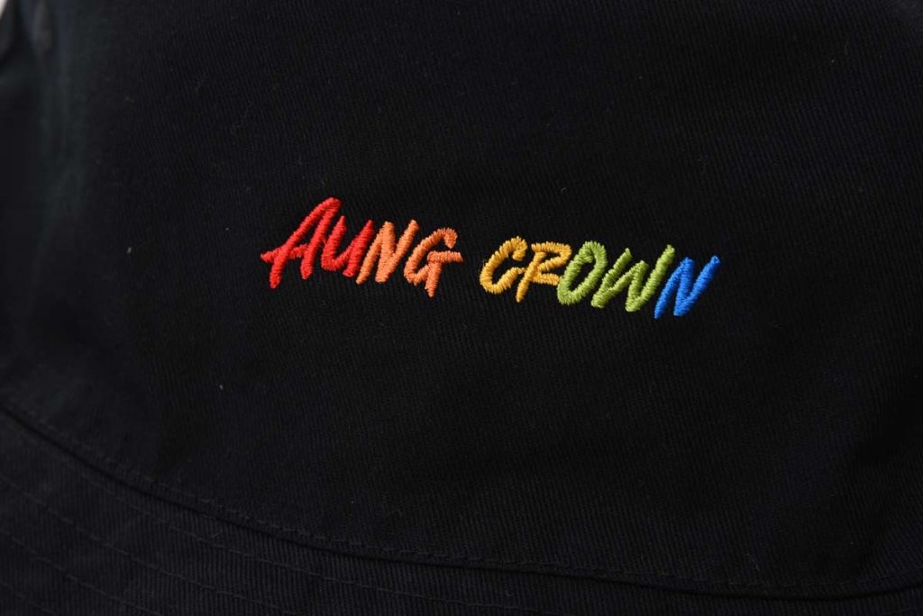 Aung Crown reversible bucket hat with gradient letters SFG-210428-1
