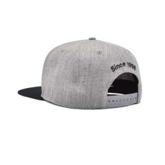 Streeter-mens-6-panel-black-and-gray-snapback-hat-at-the-back-side-angle-view-KN2012102