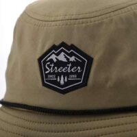 Streeter-olive-green-bucket-hat-with-a-woven-label-at-the-front-KN2102194