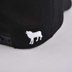 back-flat-embroidery-logo-of-all-black-baseball-cap-KN2012041