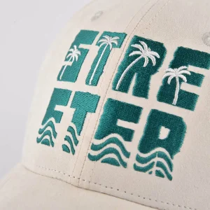 the flat embroidery letters on the beige outdoor baseball cap KN2012163
