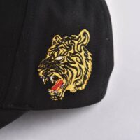 the-flat-embroidery-tiger-head-on-the-mens-black-baseball-cap