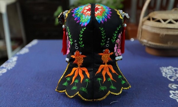 Bai People’s Fishtail Hat