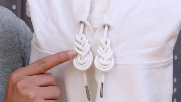 Is The Hood Of Your Sweater Too Long And A Hindrance? This Knot Is Beautiful And Convenient!